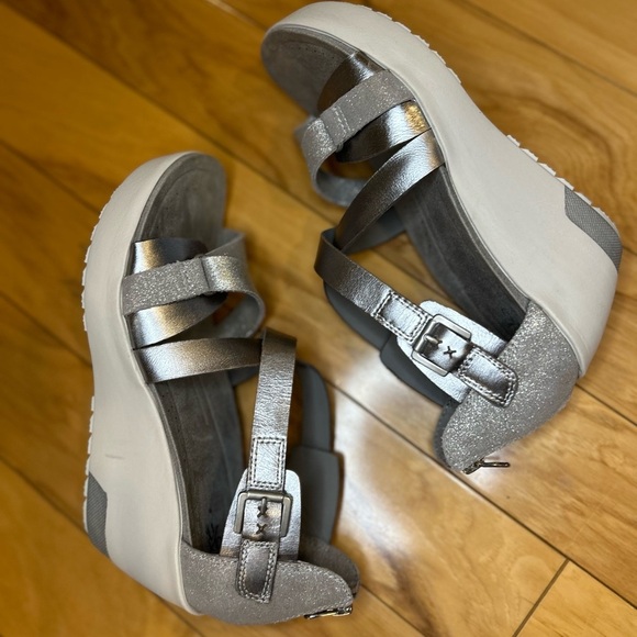 OTBT Teresa Leather Women's Silver Pewter Wedge Sandals - Picture 9 of 11